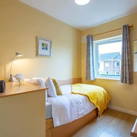 Semesterbostad 130 - Large Duplex By Shortstays - Sleeps 6 Galway