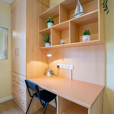 130 - Large Duplex By Shortstays *