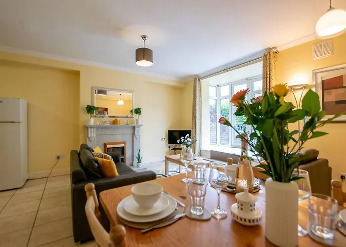 130 - Large Duplex By Shortstays * גלוואיי