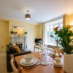 130 - Large Duplex By Shortstays - Sleeps 6 * Galway