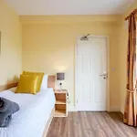 130 - Large Duplex By Shortstays - Sleeps 6 Holiday home Galway