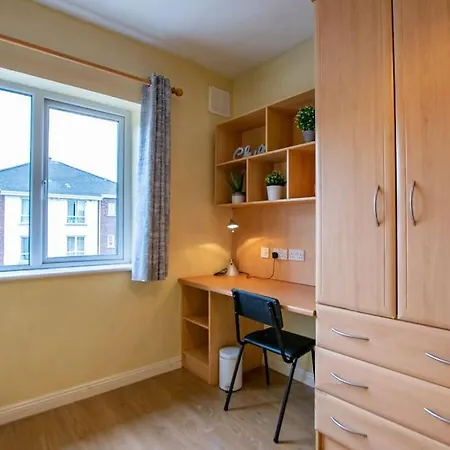 130 - Large Duplex By Shortstays - Sleeps 6 Holiday home *