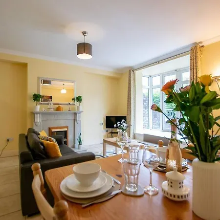 130 - Large Duplex By Shortstays * Голуэй