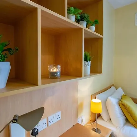 130 - Large Duplex By Shortstays *