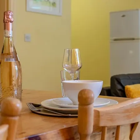 130 - Large Duplex By Shortstays - Sleeps 6