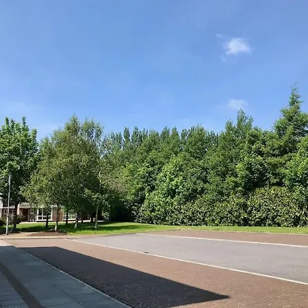 130 - Large Duplex By Shortstays