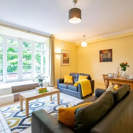 130 - Large Duplex By Shortstays - Sleeps 6 *