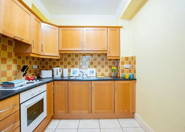 130 - Large Duplex By Shortstays