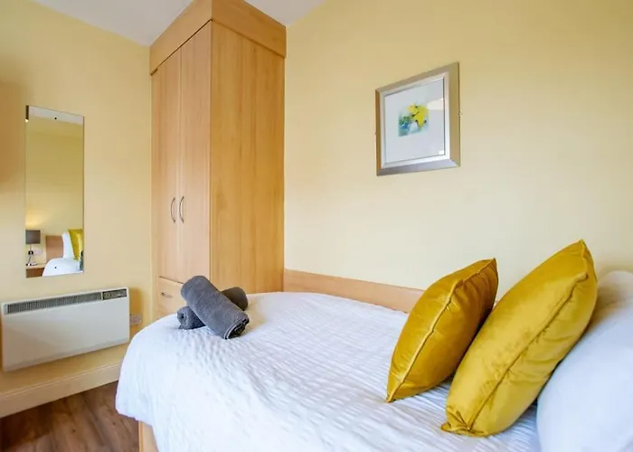 130 - Large Duplex By Shortstays Holiday home