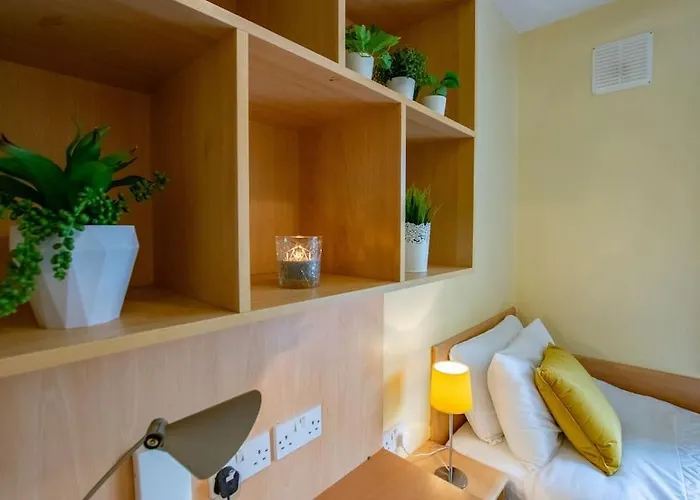 130 - Large Duplex By Shortstays *