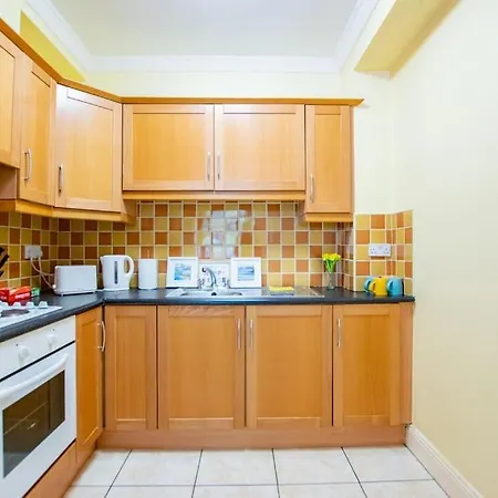 130 - Large Duplex By Shortstays